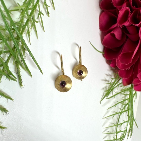 Jewelry - ⚜️Cabochon Brushed Gold Euro Hoop Earrings